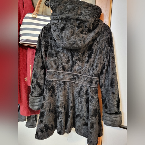 Laundry by Shelli Segal Faux Fur Coat with Hood - Picture 3 of 5